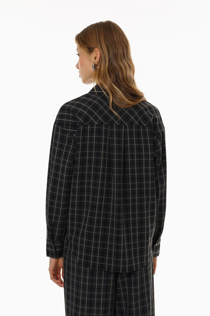 CHECKED SHIRT WITH POCKET DETAIL