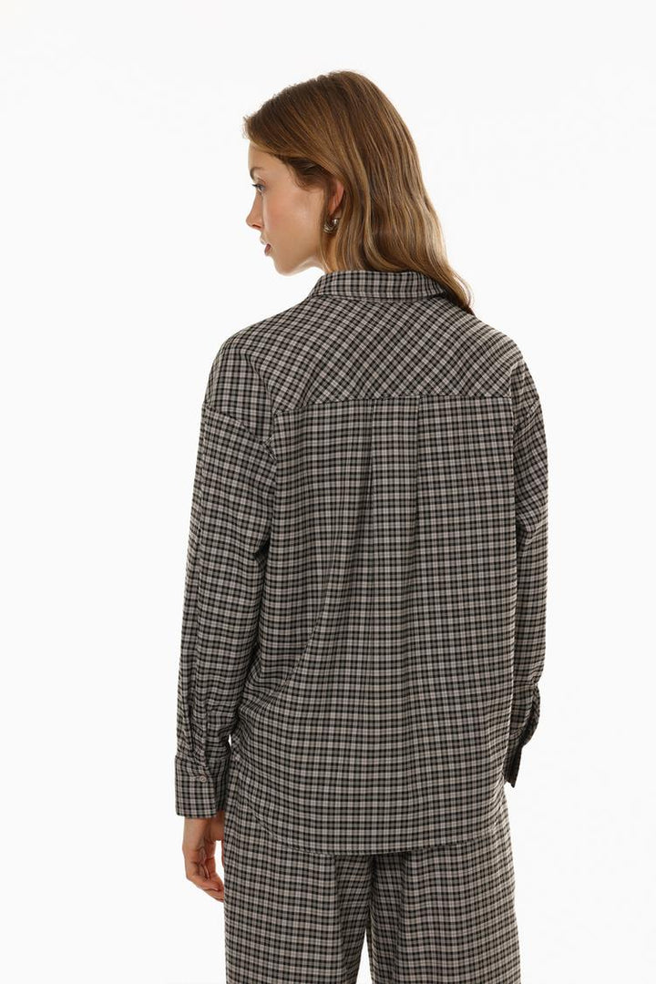 CHECKED SHIRT WITH POCKET DETAIL