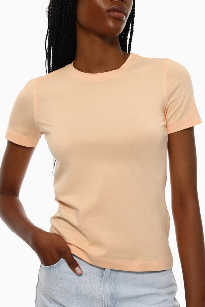 Basic Round Neck T-Shirt - Close-Up of Women's Beige Casual Top - Soft Fabric and Classic Design.