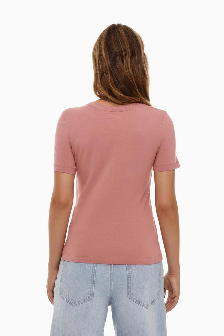 Basic Round Neck T-Shirt - Women's Pink Casual Top - Back View Featuring Simple and Stylish Design