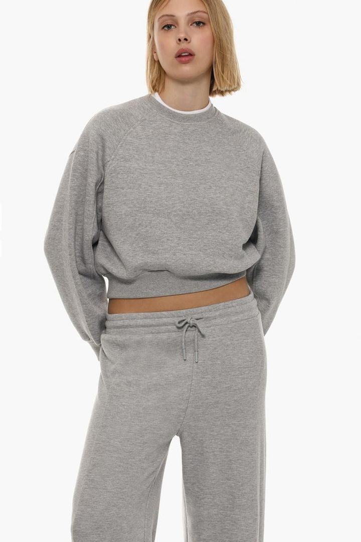 Women's grey basic cropped sweatshirt, featuring a simple design with a cropped length and relaxed fit, perfect for casual, laid-back styling.