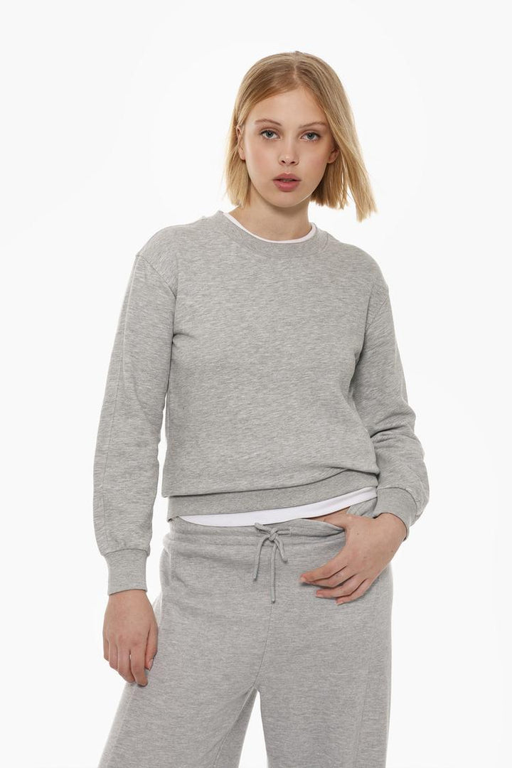 Basic Tracksuit Sweatshirt - Women's Grey Sweatshirt - Comfortable, Stylish, and Versatile Top for Active Wear