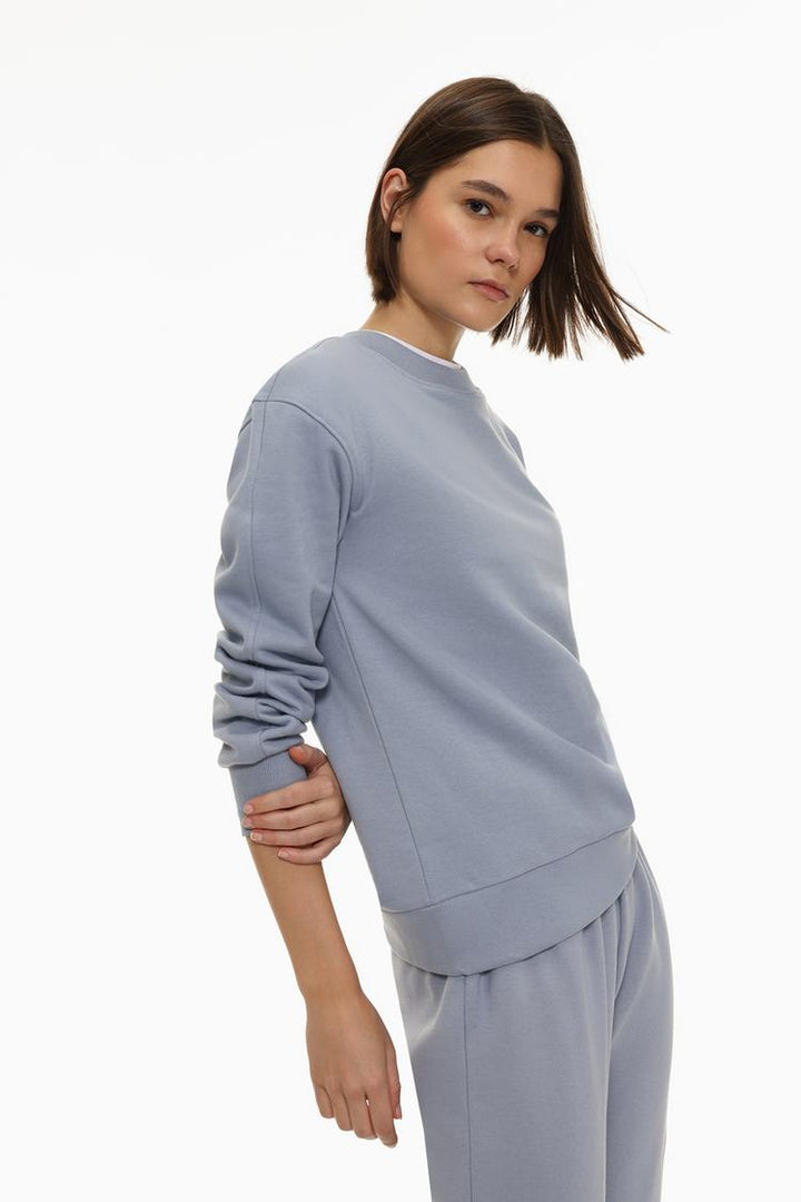 Basic Tracksuit Sweatshirt - Side View of Women's Light Blue Sweatshirt - Stylish and Comfortable Active Wear Top