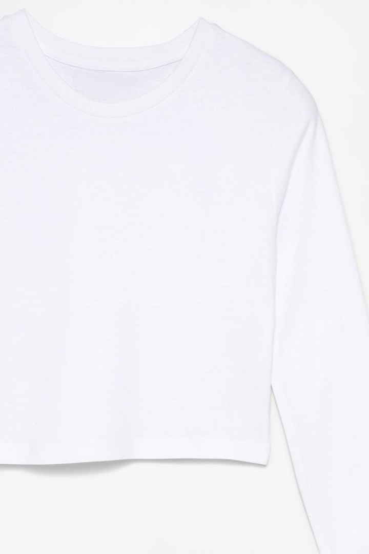 White cropped long-sleeve top, featuring a stylish cropped fit and long sleeves for a sleek and casual look. Ideal for pairing with high-waisted bottoms or layering for a chic, effortless outfit.