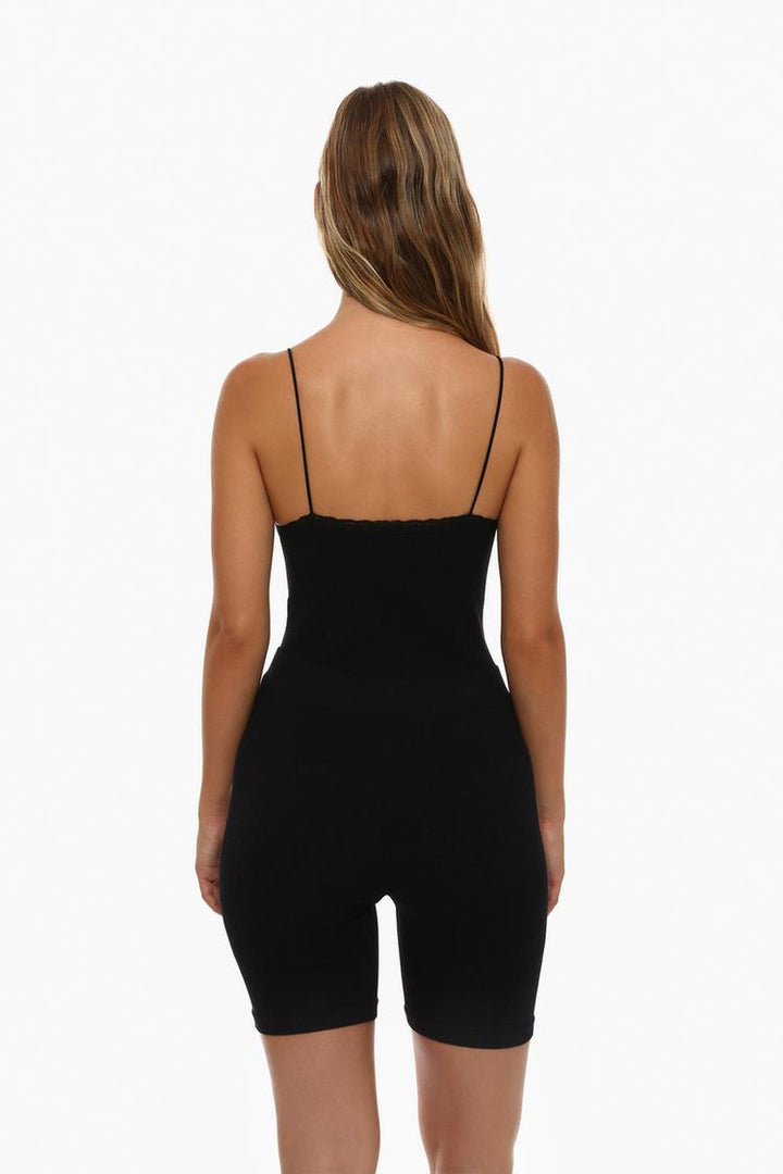 STRAPPY SEAMLESS BODYSUIT, OFFERING A SMOOTH, FIGURE-FLATTERING FIT WITH A MINIMALIST DESIGN, IDEAL FOR LAYERING OR WEARING SOLO.