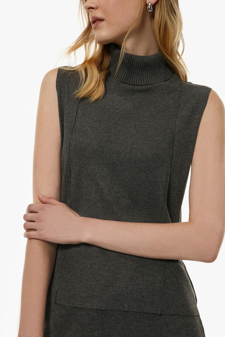 Close-up view of the grey soft-touch vest sweater, focusing on its soft fabric, smooth texture, and comfortable fit, perfect for a cozy and stylish addition to your wardrobe.