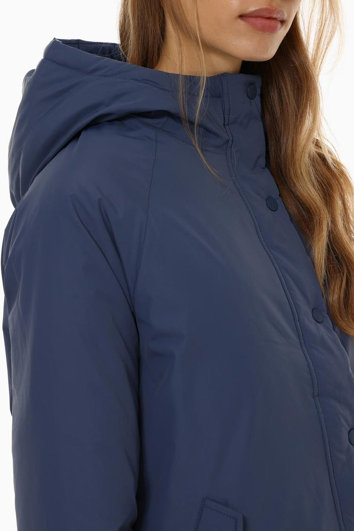 Basic Puffer Jacket - Close-Up of Women's Winter Jacket - Soft, Insulated Fabric and Stylish Design.