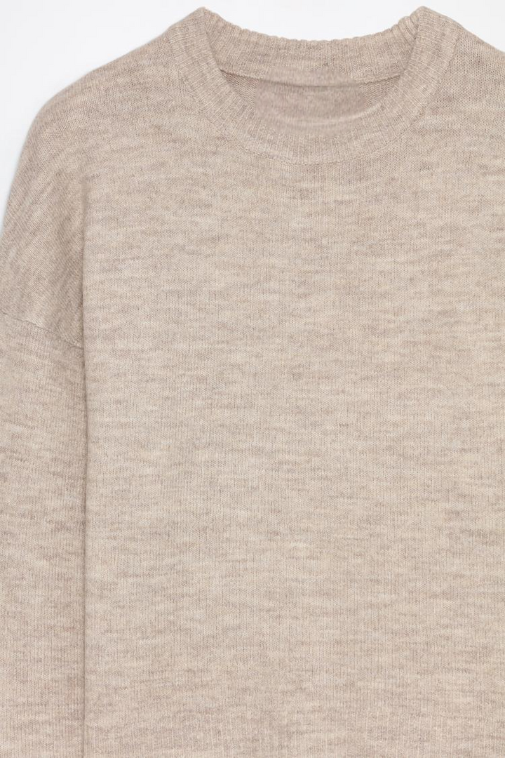 Basic Soft Jumper - Close-Up of Women's Beige Knit Sweater - Soft, Cozy Fabric with Detailed Design