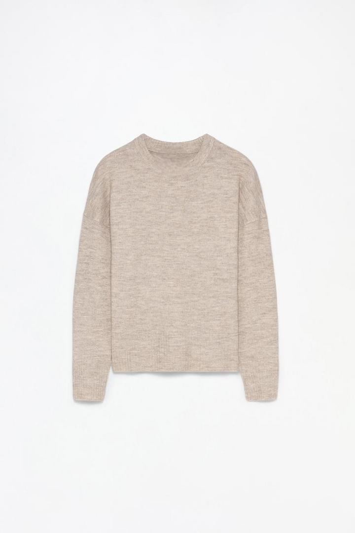 Basic Soft Jumper - Women's Beige Knit Sweater - Comfortable and Stylish Casual Jumper for Everyday Wear.