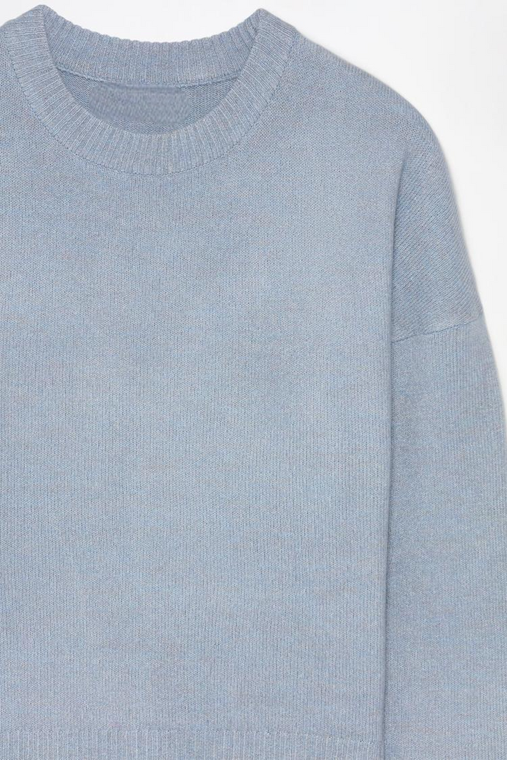 Basic Soft Jumper - Close-Up of Women's Blue Knit Sweater - Soft Fabric and Cozy Design.