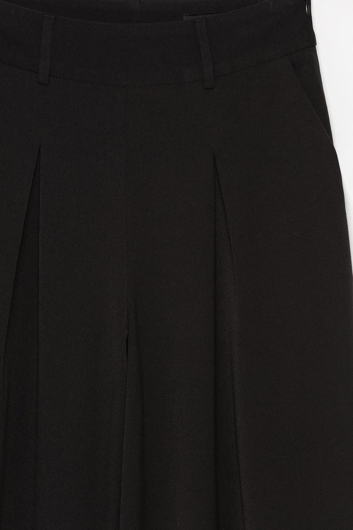 Standard product view of black culottes, ideal for wardrobe staples