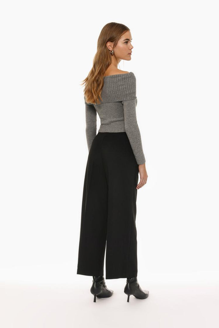 Back view of black culottes without a waistband, showcasing their elegant tailoring and refined silhouette.