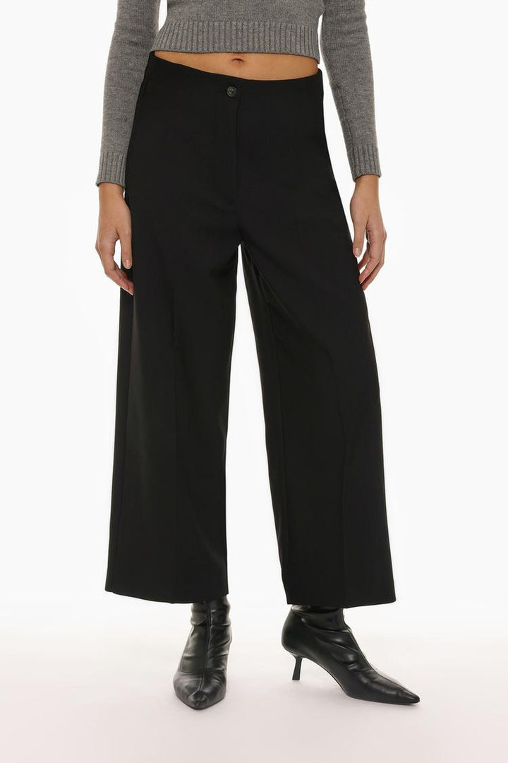 Front view of black culottes without a waistband, highlighting their polished and versatile design.