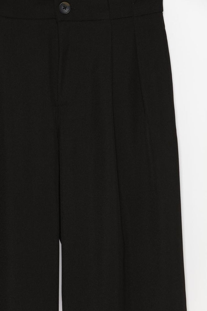 Detailed product display of black formal wide-leg trousers, perfect for professional attire