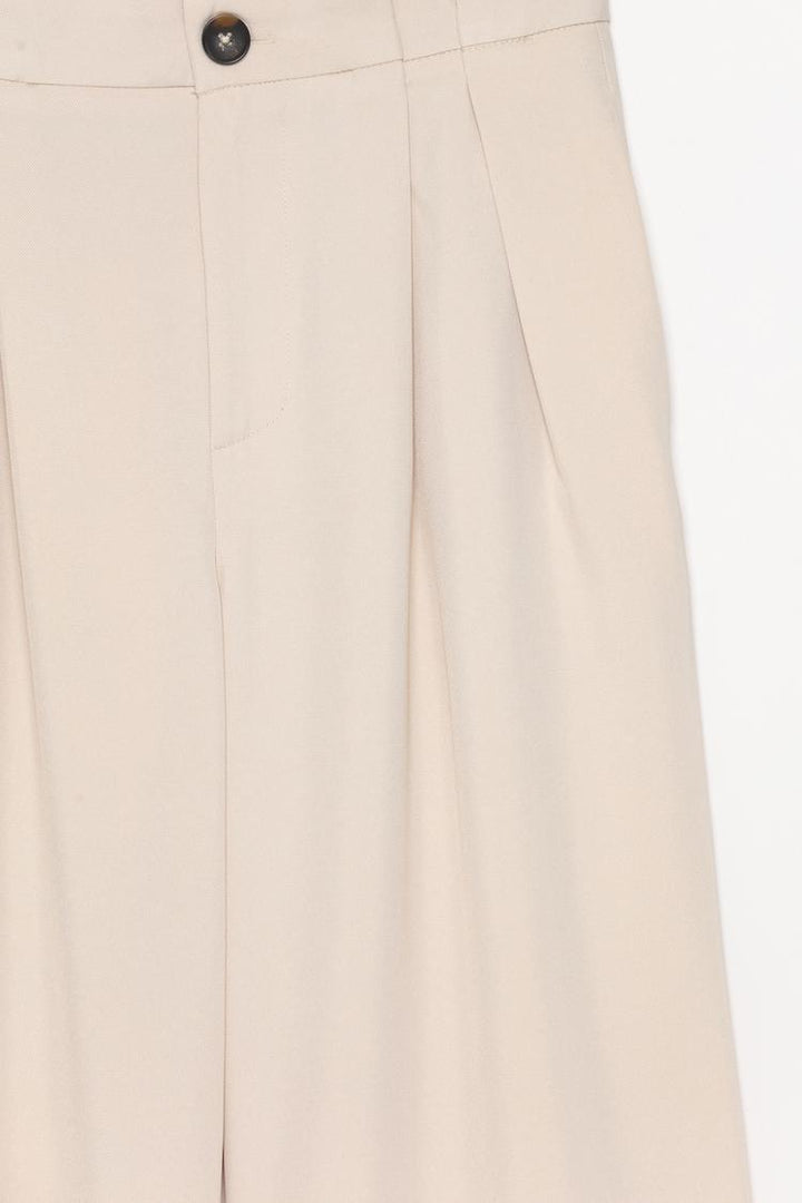 Detailed product display of khaki formal wide-leg trousers, perfect for any occasion