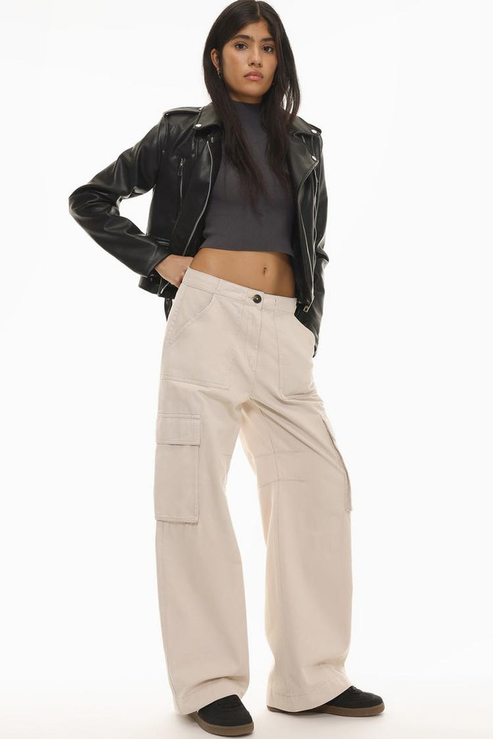 Full-body outfit featuring the beige cargo trousers, styled for a laid-back and versatile look.