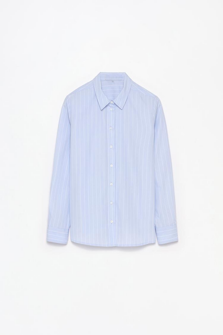 Full-body shot of a blue poplin shirt, highlighting its crisp, smooth fabric, tailored fit, and stylish design for a versatile wardrobe piece.