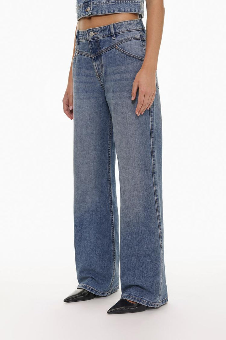 Front view of the jeans, showcasing the tailored slim fit, secure waist detail, and smooth finish for a polished look.

