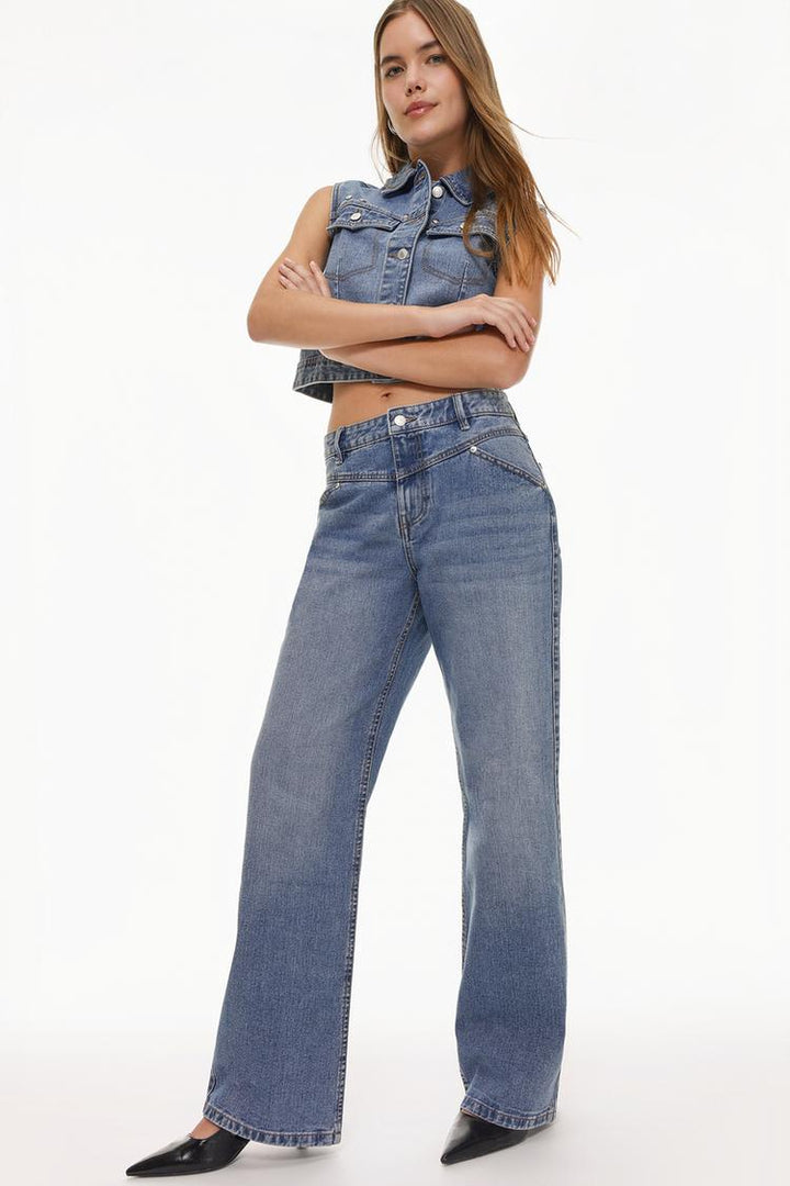 Full-body shot of the jeans styled with an outfit, demonstrating their versatility and chic appeal for any occasion.

