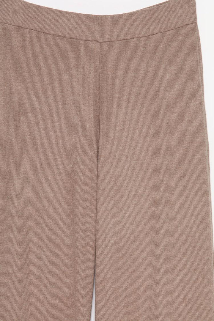 A standard product image for use in listings, highlighting the key features of the brown trousers.