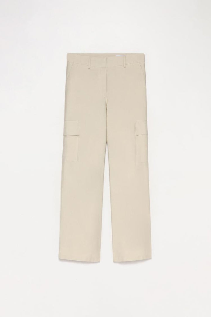 Complete product image of the straight-fit cargo trousers, emphasizing the sleek design and durable fabric.