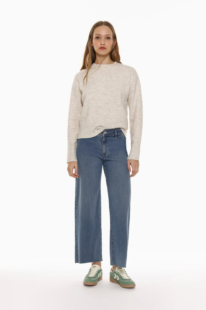 Classic blue stretch culotte jeans, featuring a soft, flexible fit and a timeless cropped design.