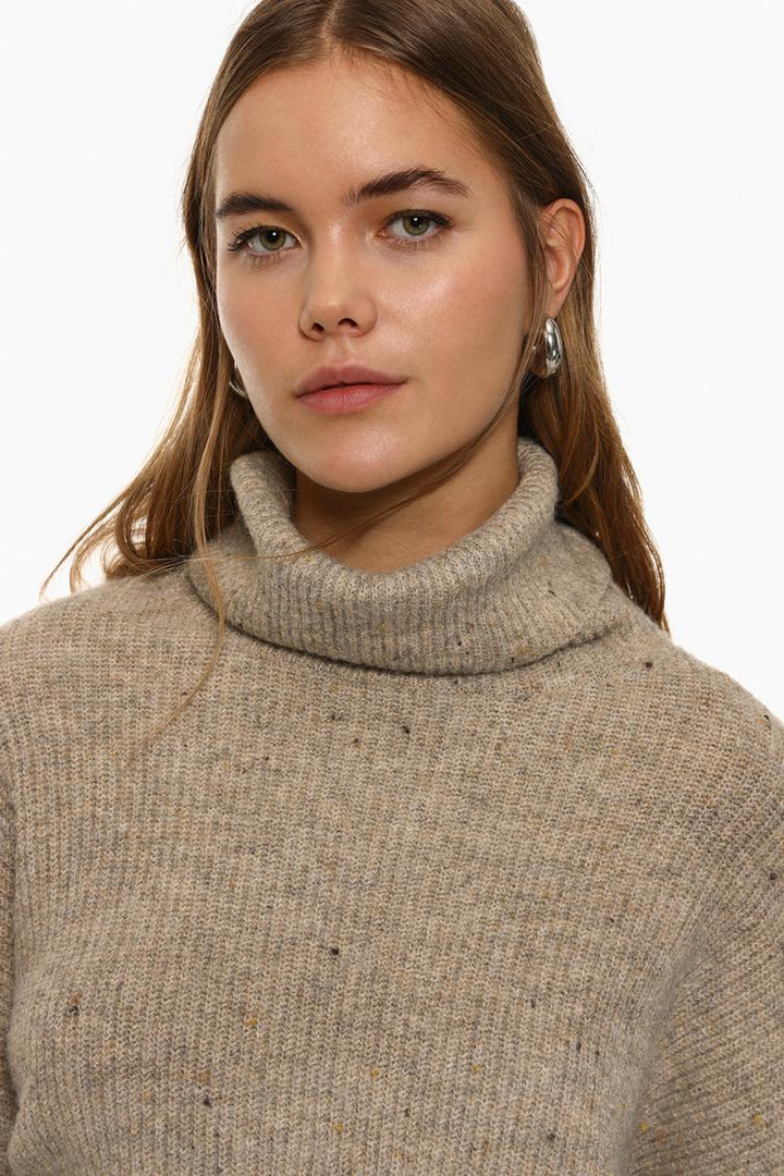 TURTLENECK SWEATER - LONG SLEEVE