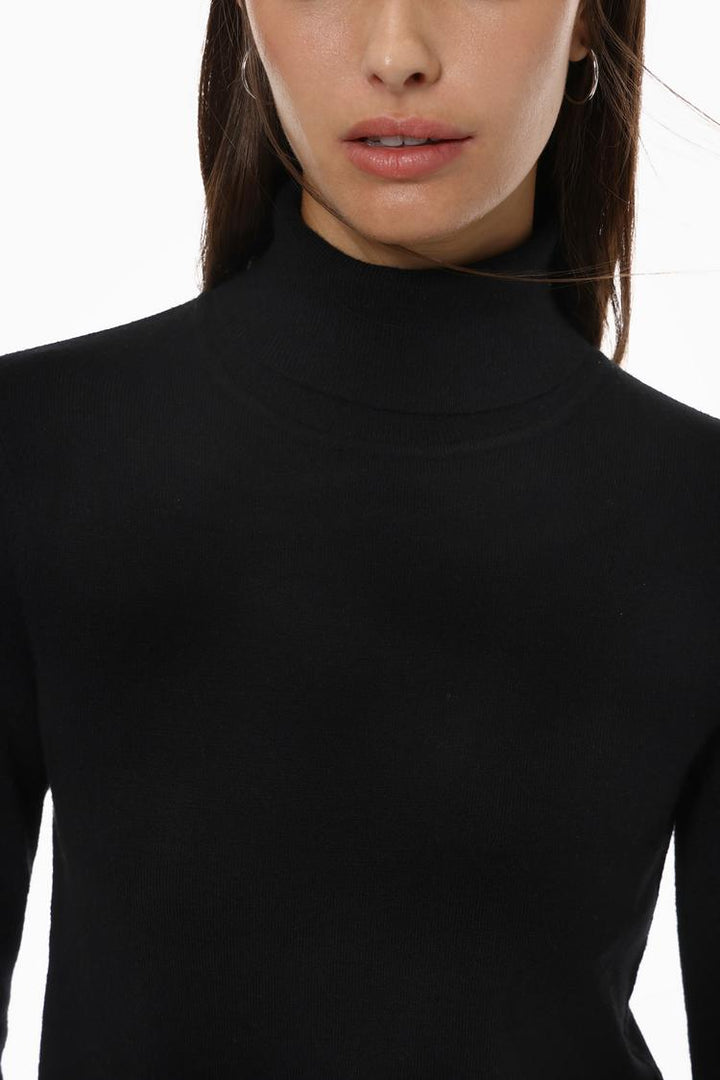 BASIC TURTLENECK SWEATER