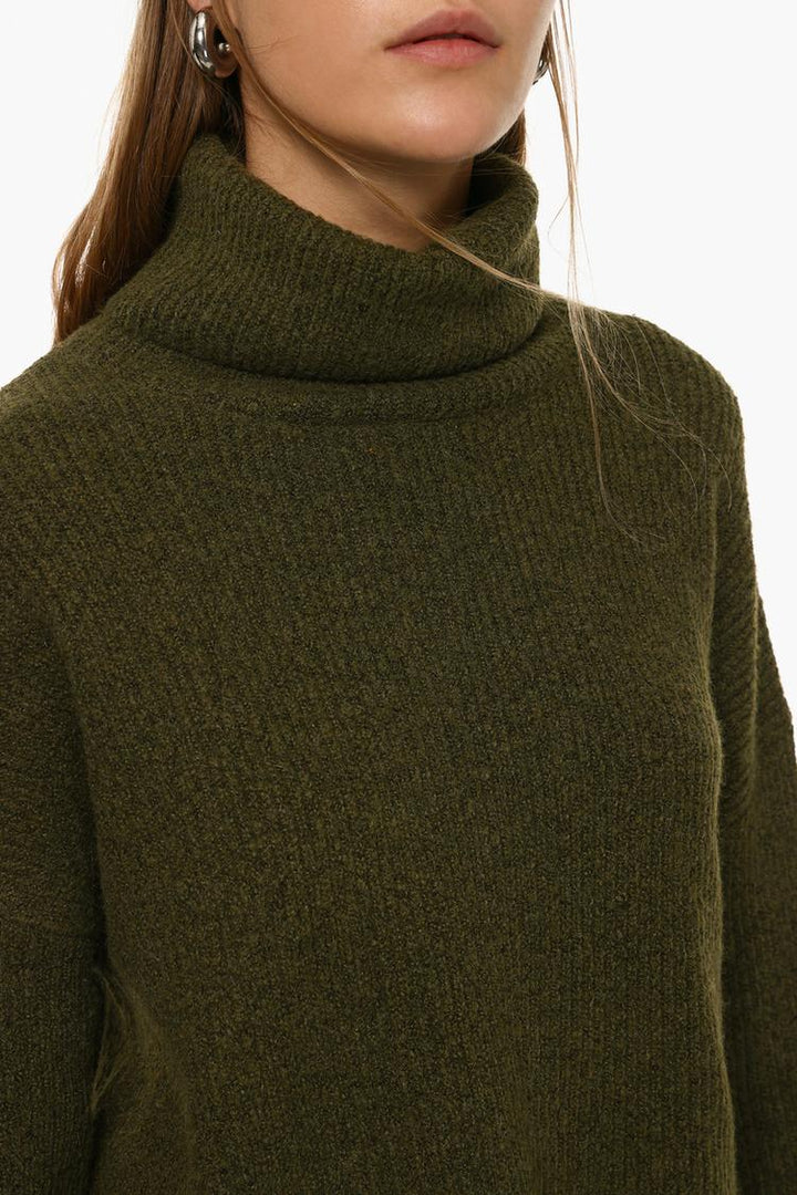 TURTLENECK SWEATER - LONG SLEEVE