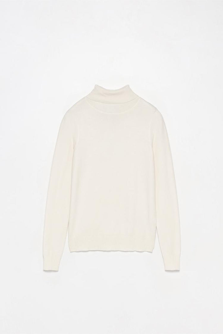 BASIC TURTLENECK SWEATER